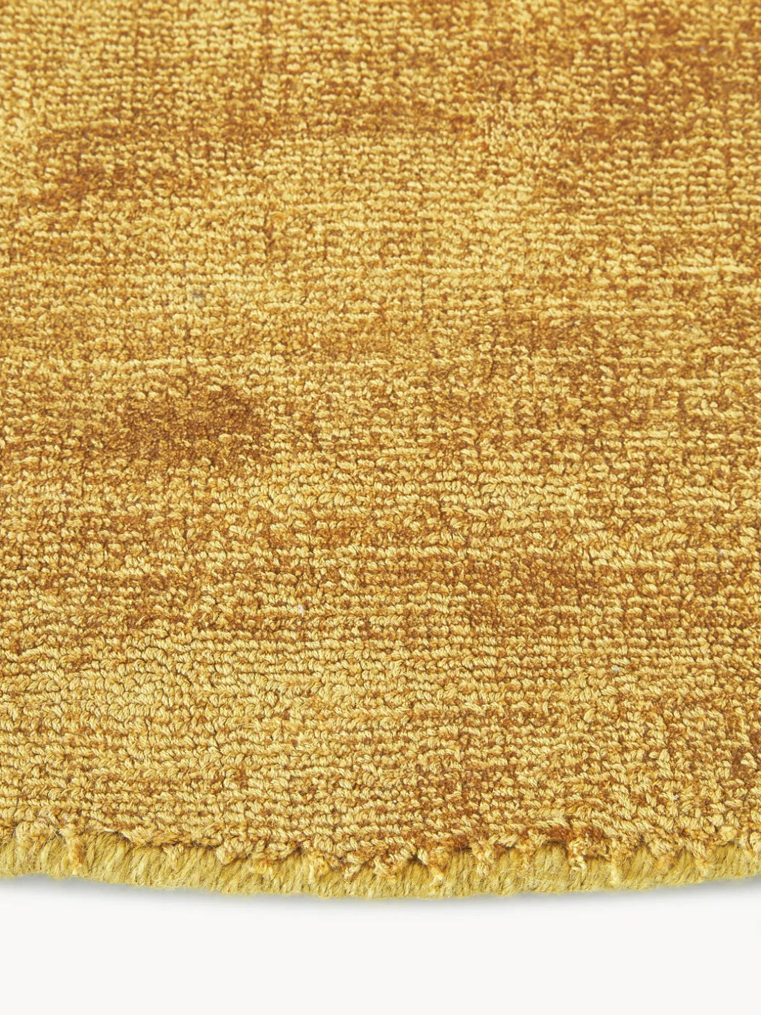 Alfombra redonda artesanal de viscosa Jane