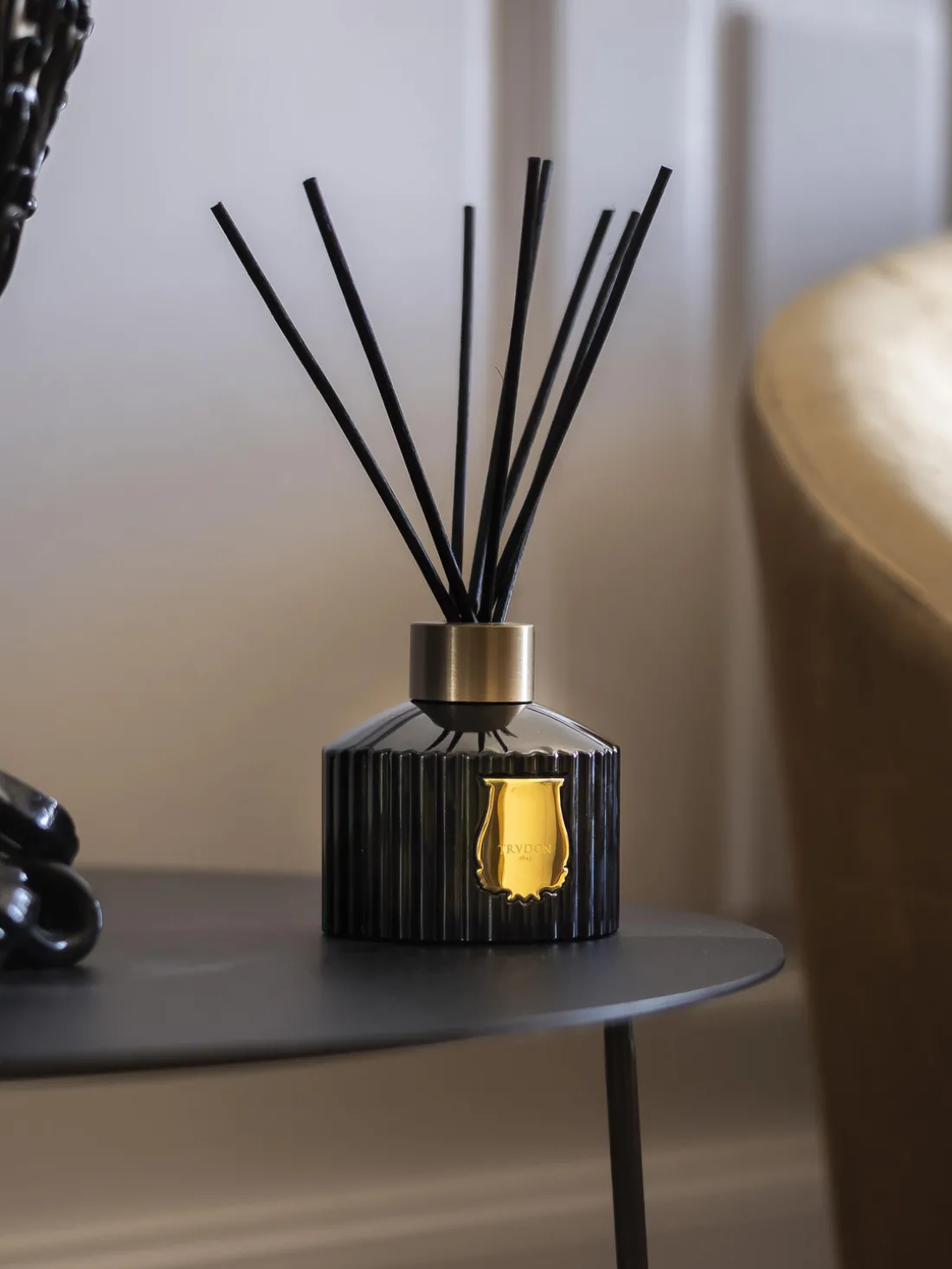 Ambientador artesanal Ernesto (clavo, ládano, madera de roble y pachulí)