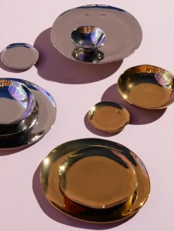 Bajoplato de porcelana artesanal con borde irregular dorado Edge