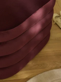 Banco pequeño tapizado en terciopelo con espacio de almacenamiento Alto