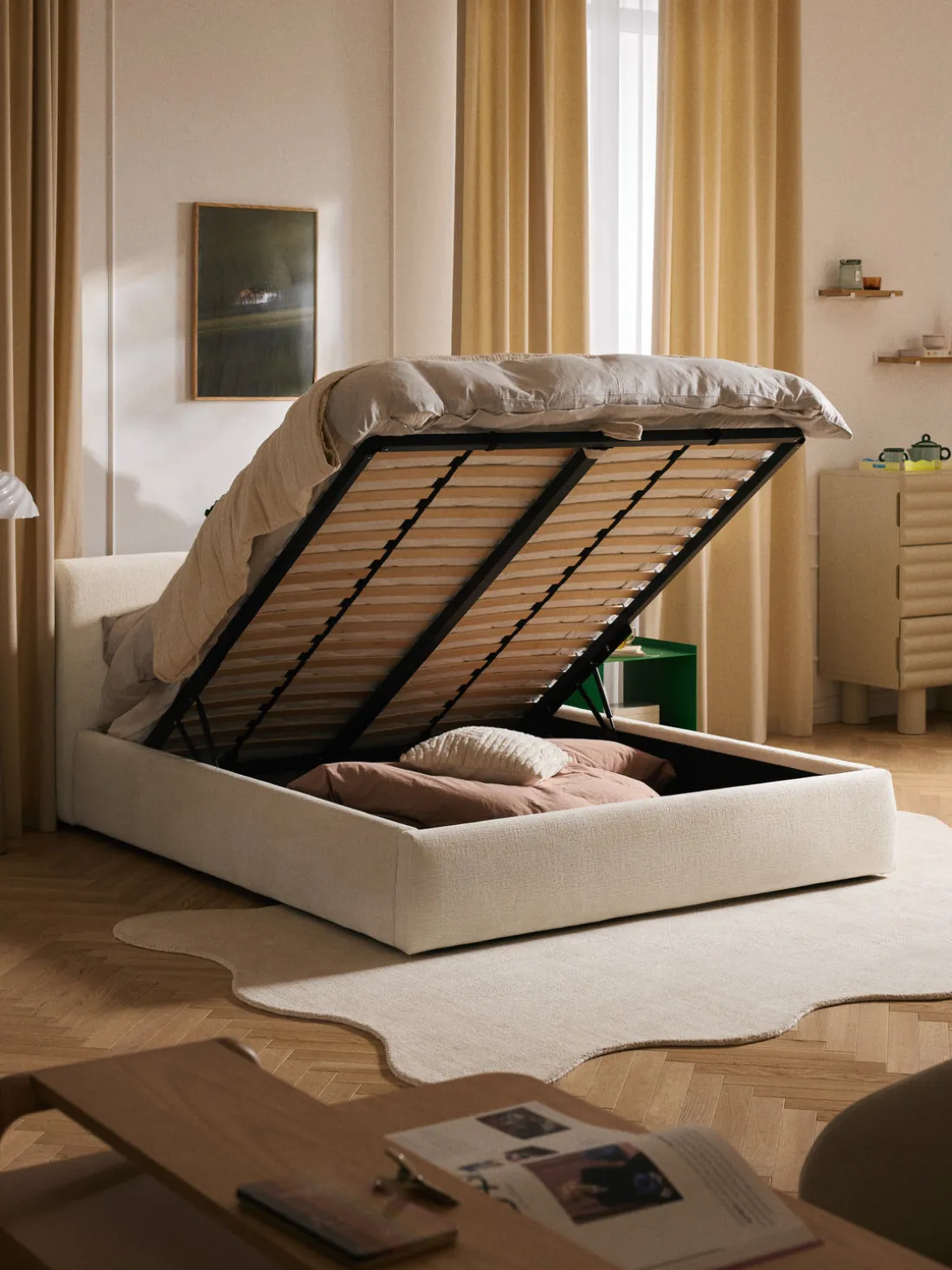 Cama tapizada con espacio de almacenamiento Cloud
