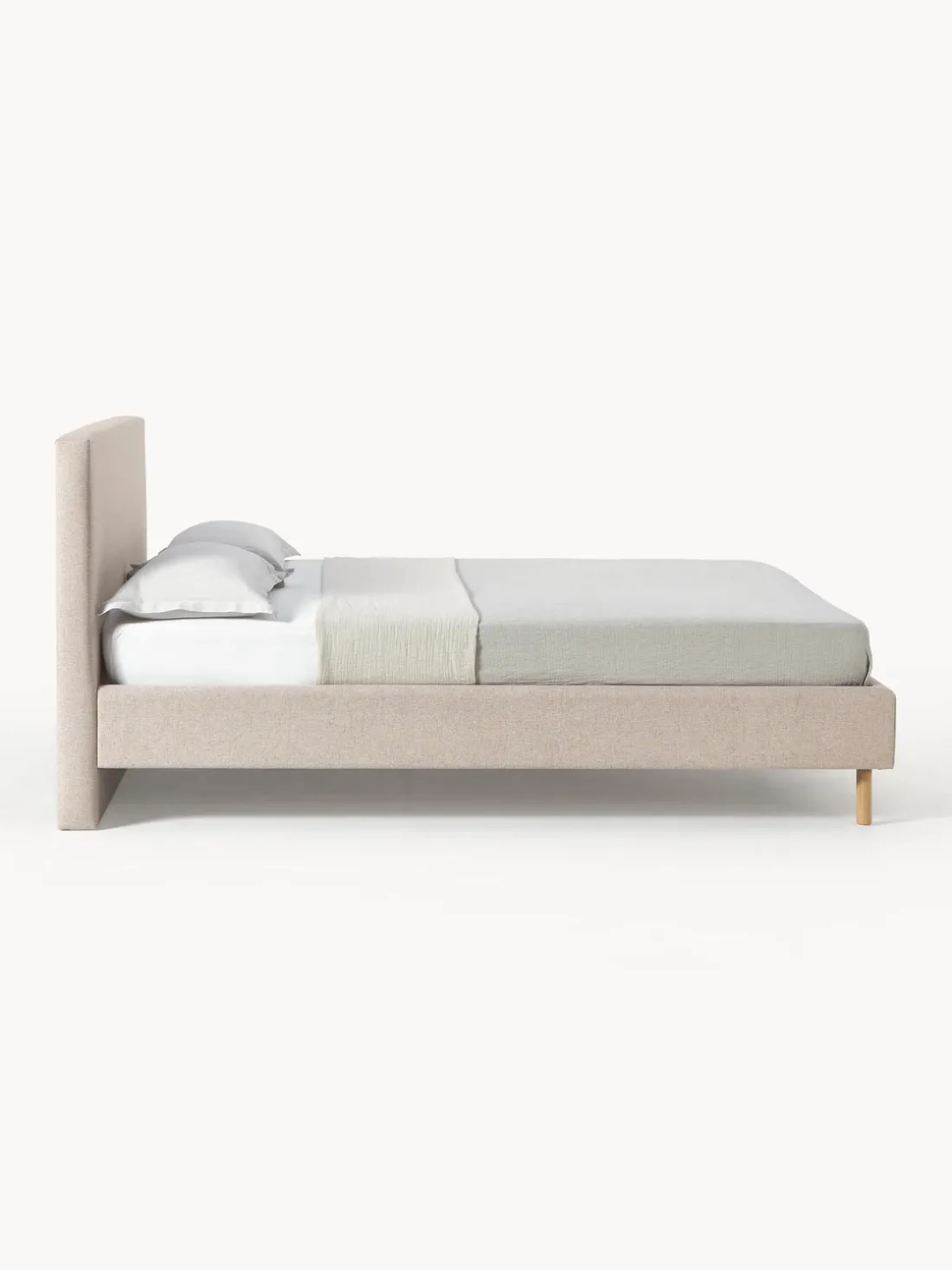 Cama tapizada con patas de madera Giulia