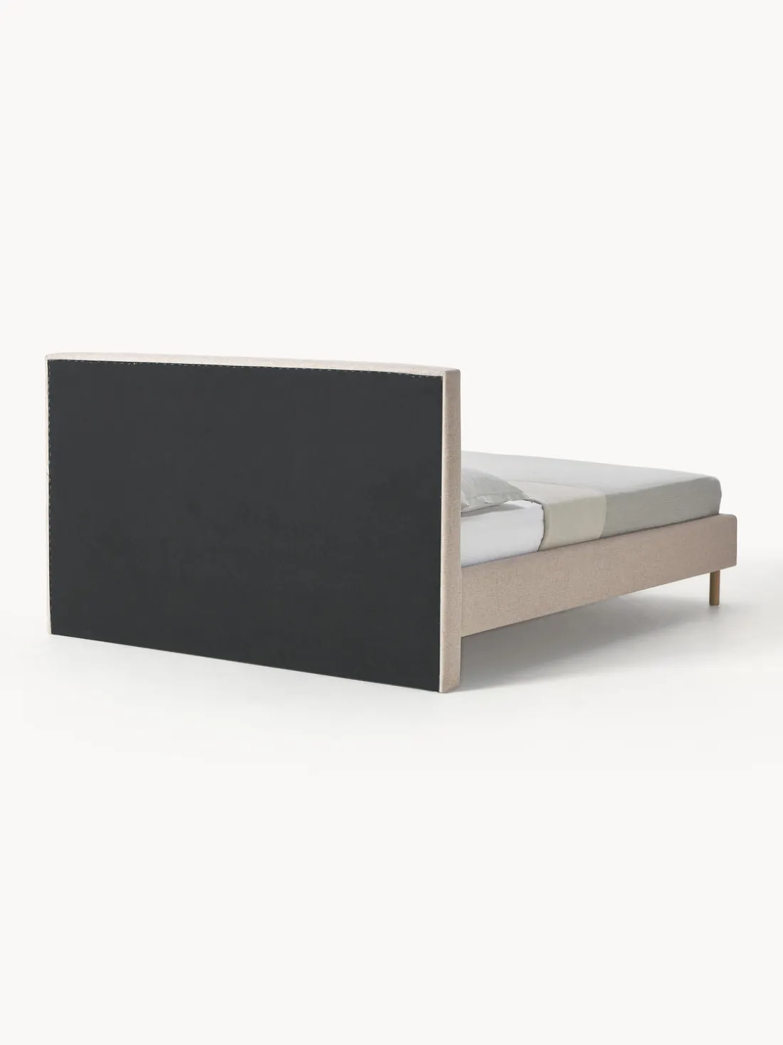 Cama tapizada con patas de madera Giulia