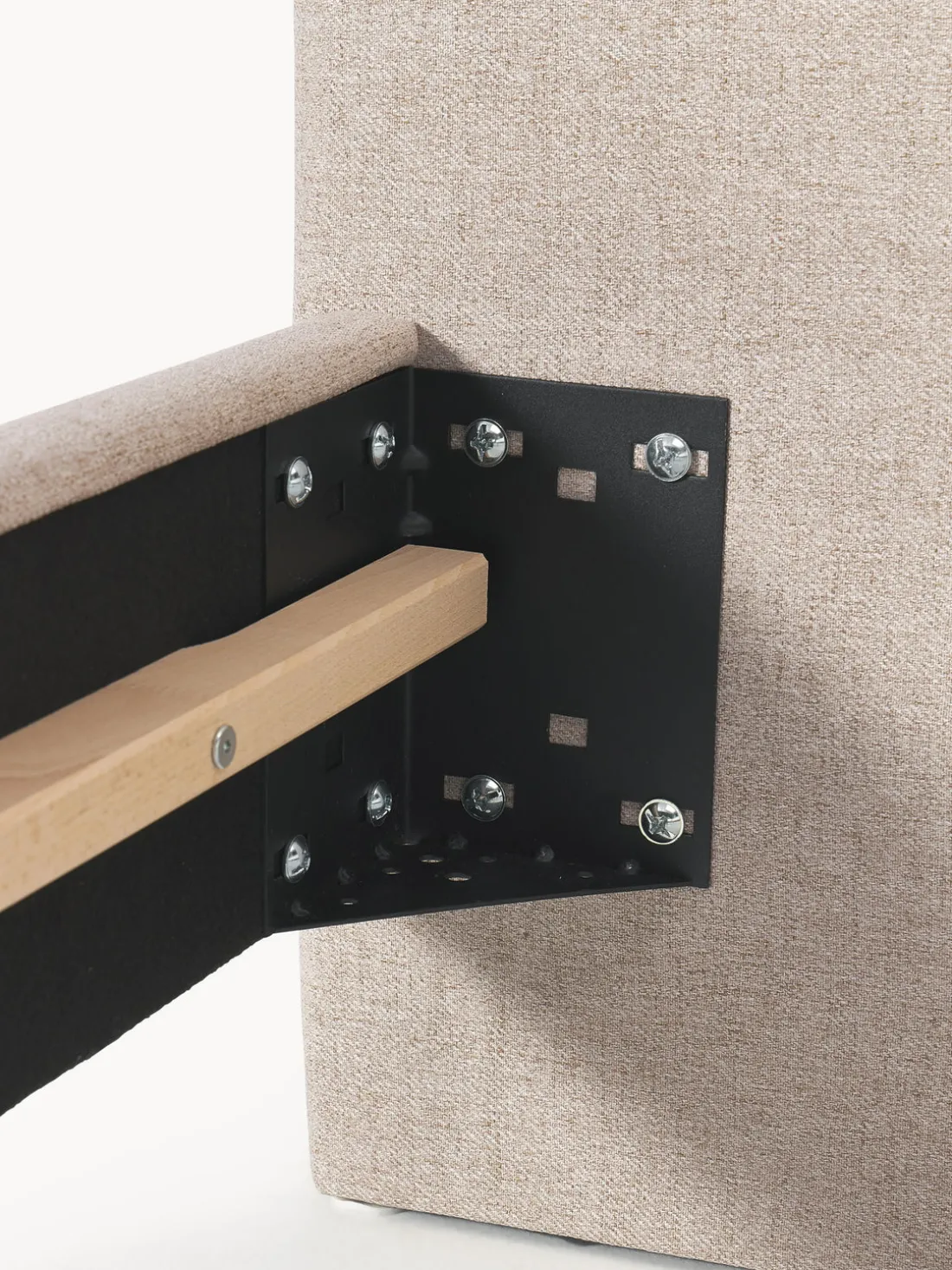 Cama tapizada con patas de madera Giulia