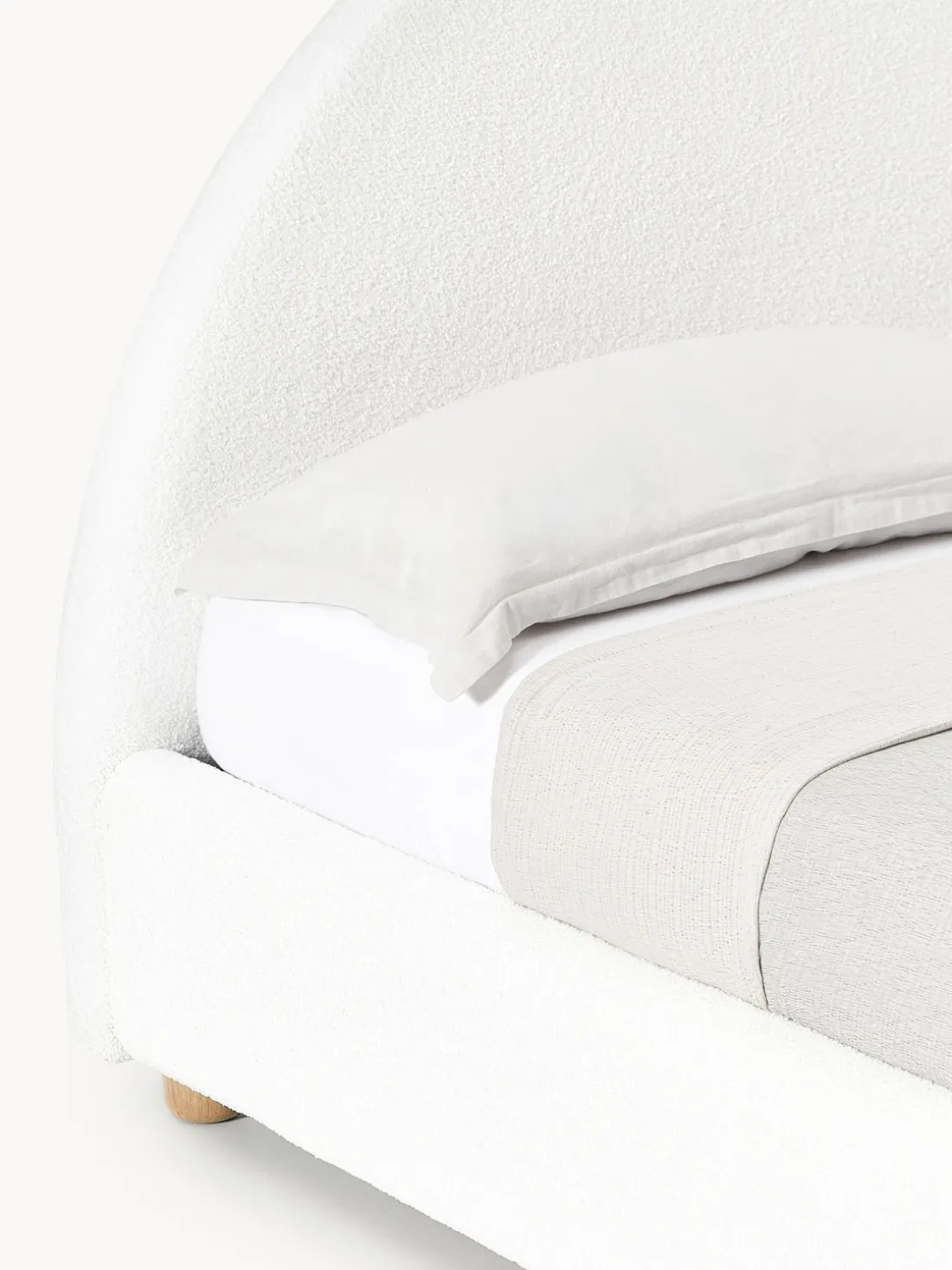 Cama tapizada en borreguillo Ebba