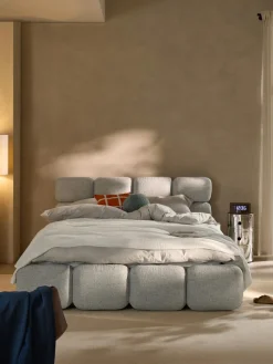 Cama tapizada en tejido bouclé Tayla