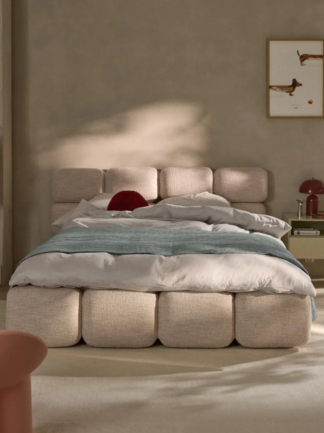 Cama tapizada en tejido bouclé Tayla