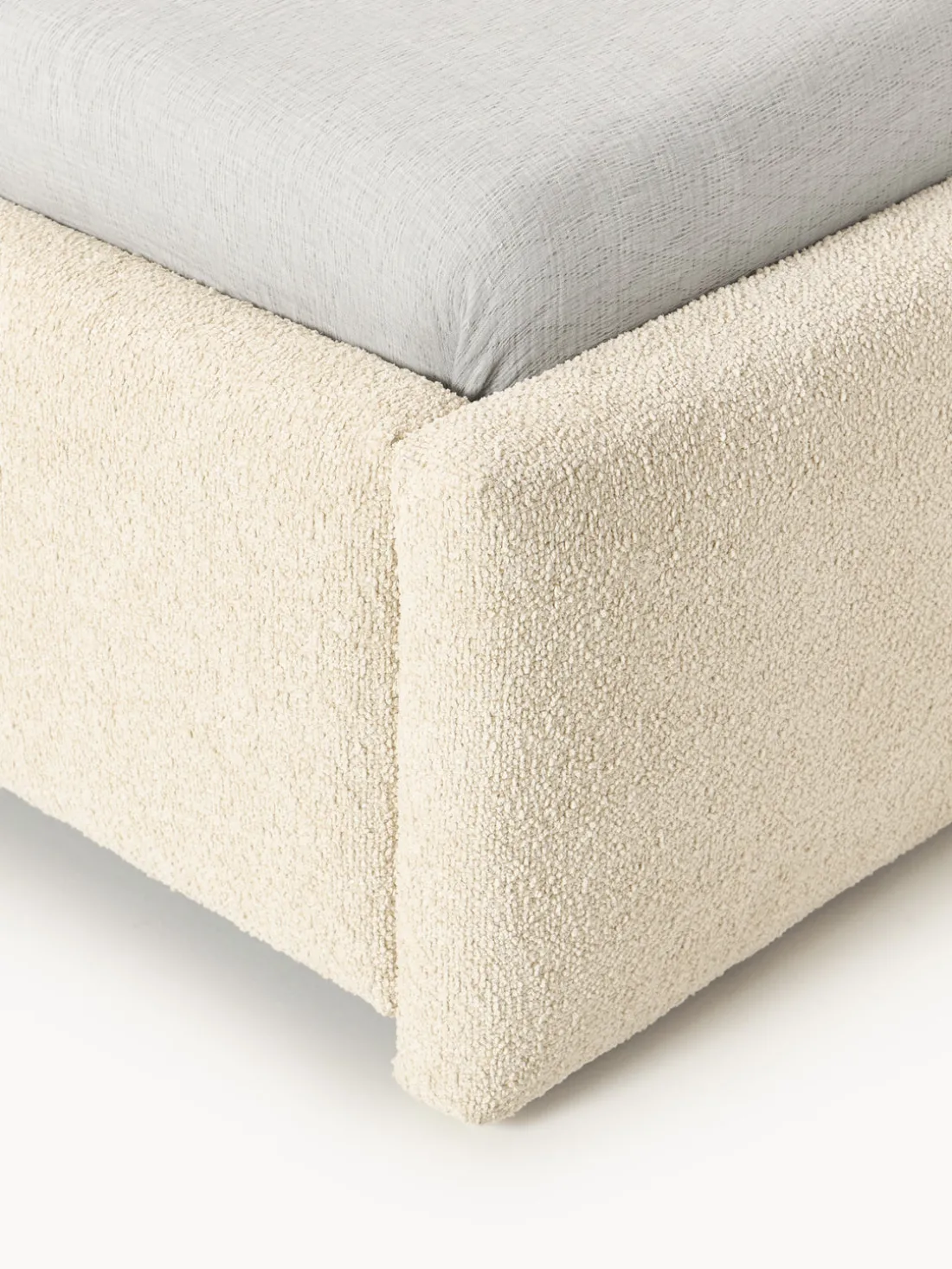 Cama tapizada en tejido bouclé Gary