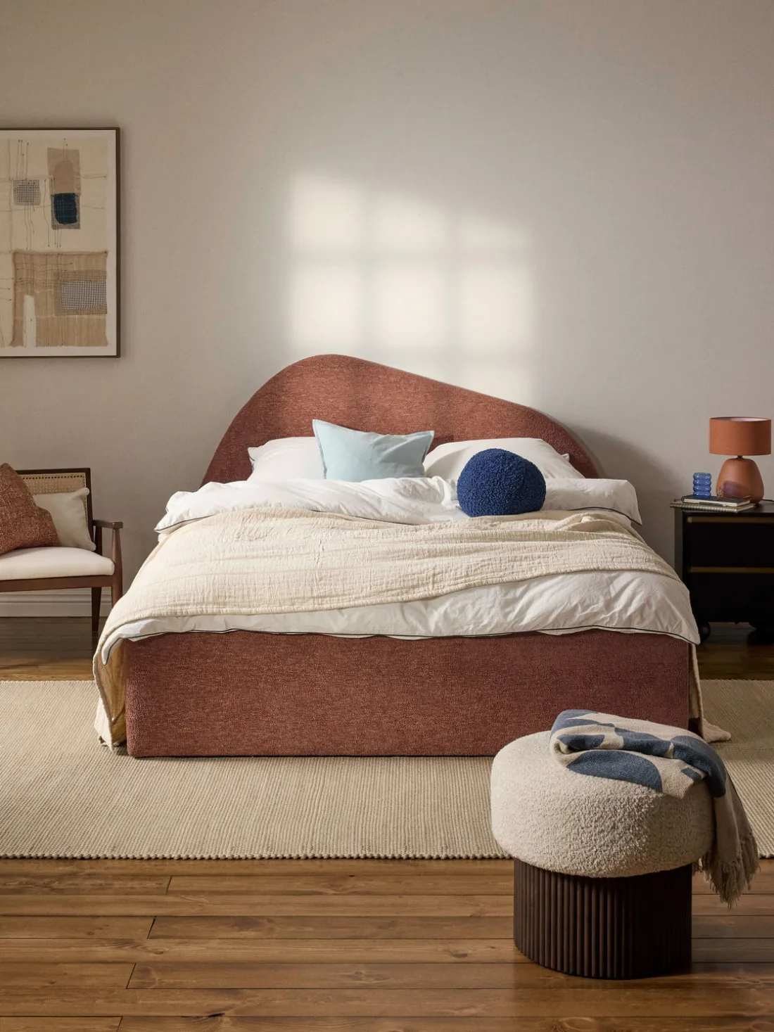 Cama tapizada en tejido bouclé Gary