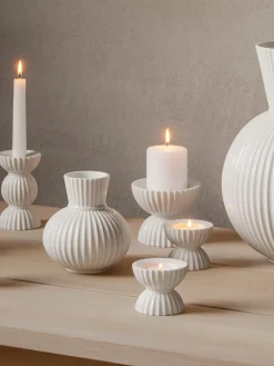 Candelabro de porcelana con relieves Tura