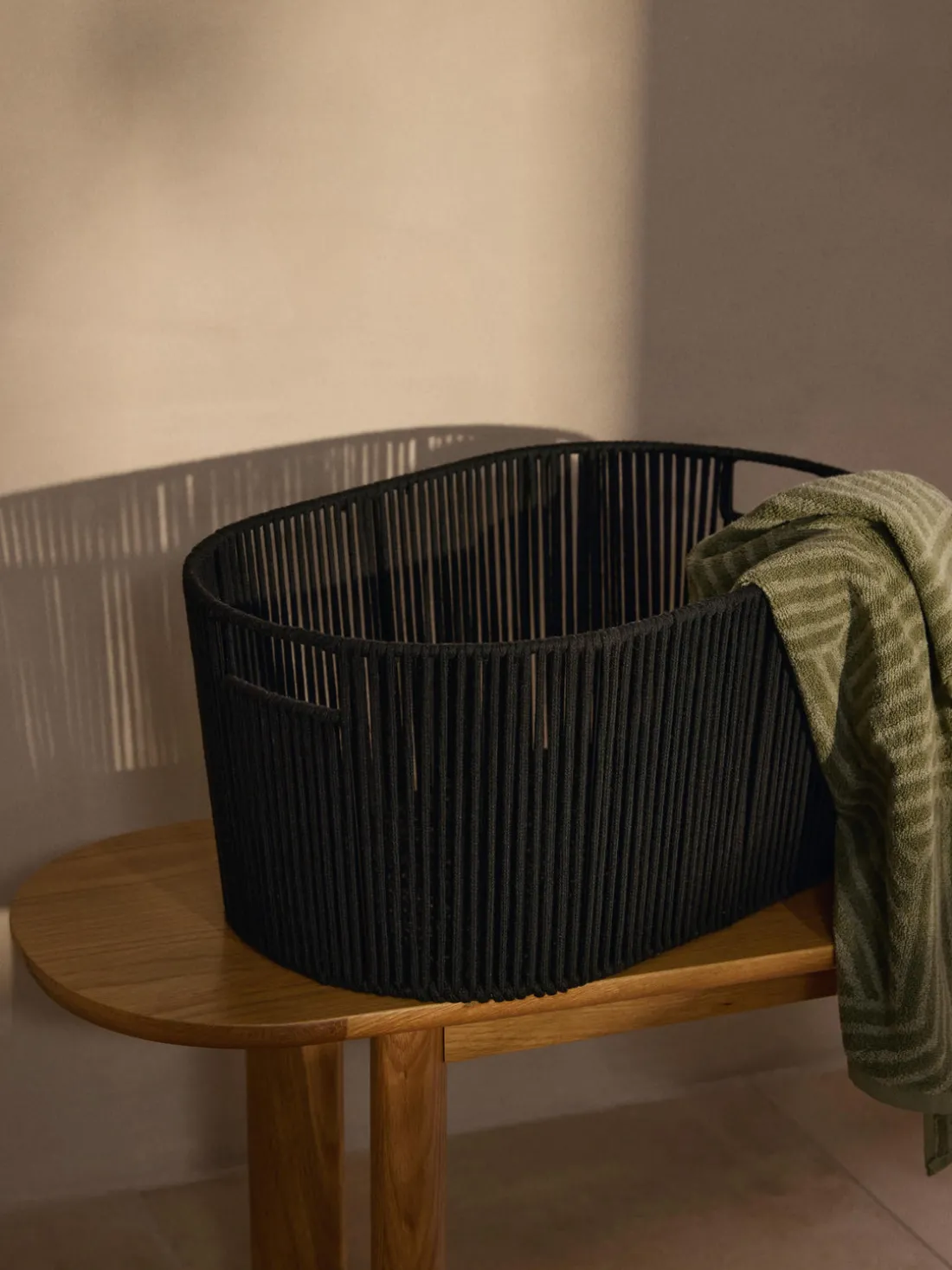 Cesta de ropa artesanal de cuerda Gabe