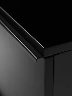 Cómoda pequeña de madera Elona