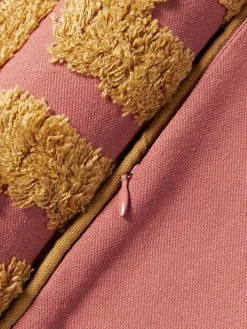 Cojín artesanal con mechones decorativos Cleo