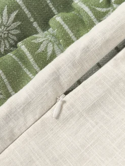 Cojín artesanal con ribete Mako