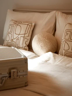 Cojín esférico de borreguillo Dotty