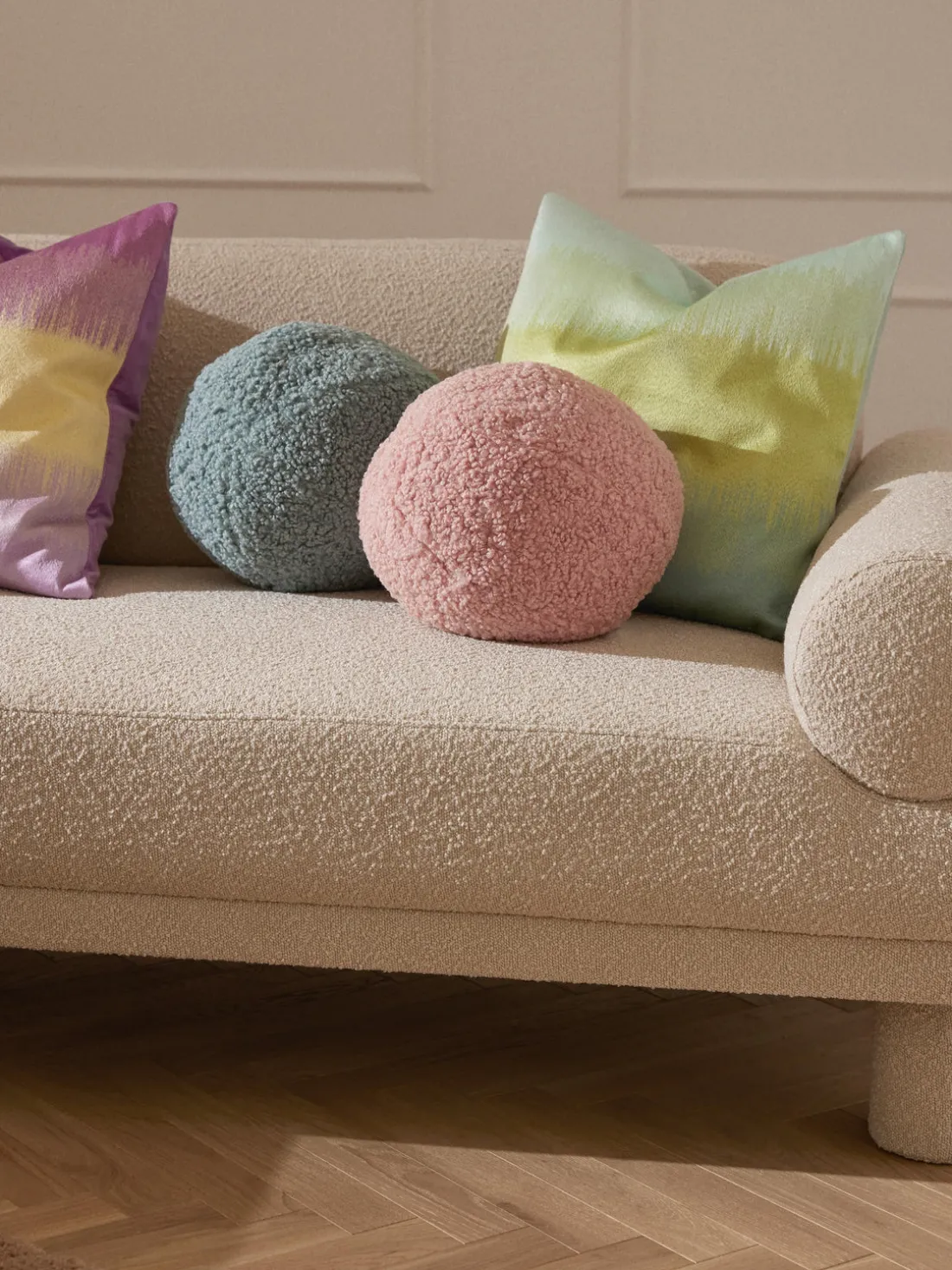 Cojín esférico de borreguillo Dotty