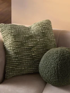 Cojín esférico de borreguillo Dotty