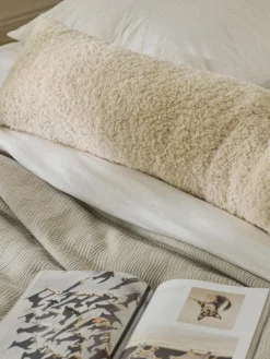 Cojín grande de borreguillo Dotty