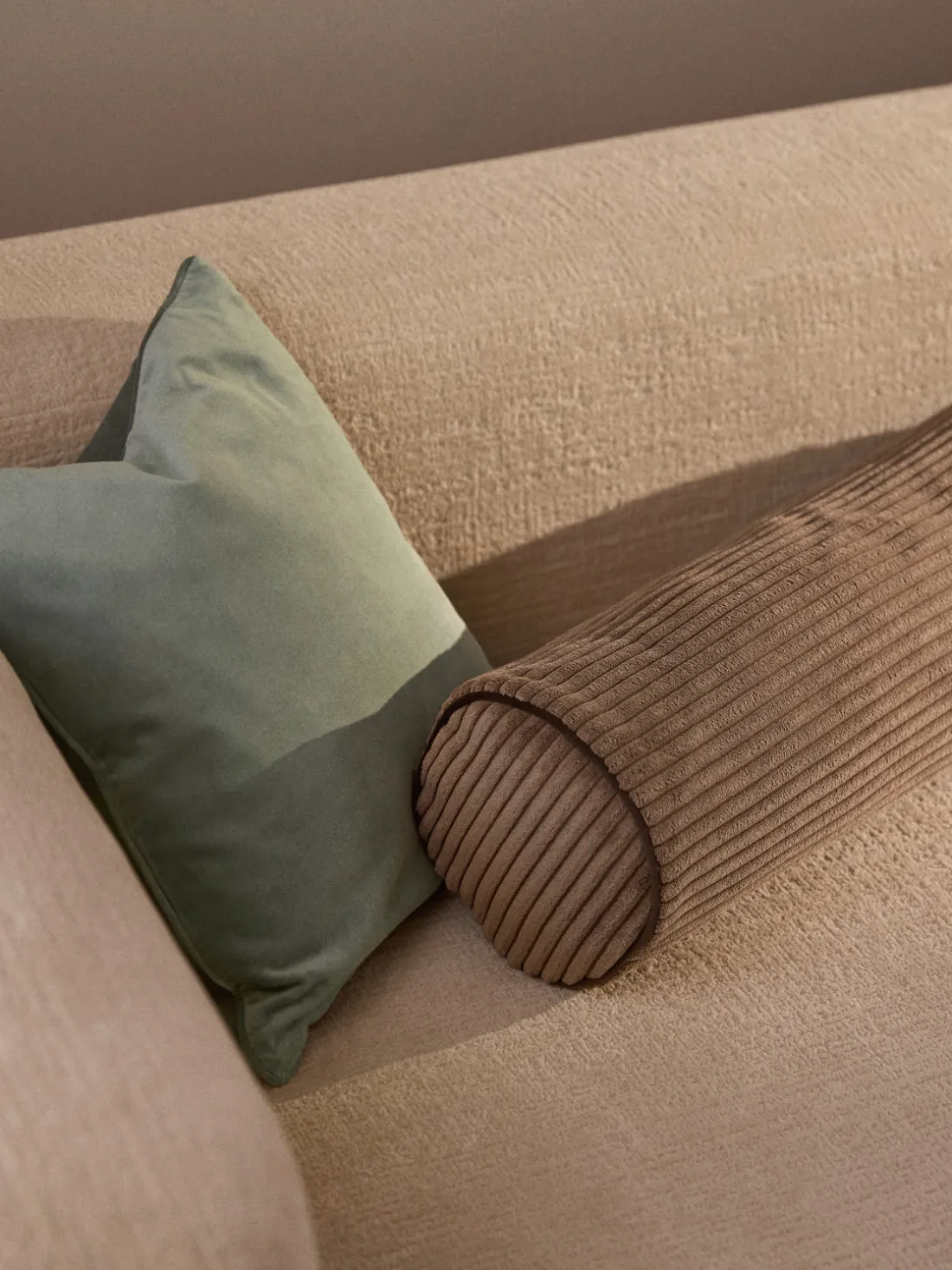 Cojín rulo de pana Kylen