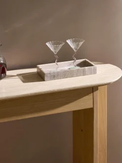 Consola de madera con tablero de travertino y cajón Zumi