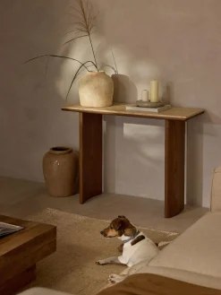 Consola de madera de roble con tablero de travertino Chandler