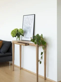 Consola de madera de roble con cajón Heart'n'Soul