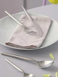 Cubertería satinada Dorotea, 4 comensales (16 pzas.)