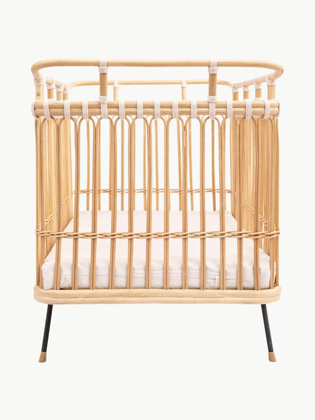 Cuna artesanal de ratán Paul