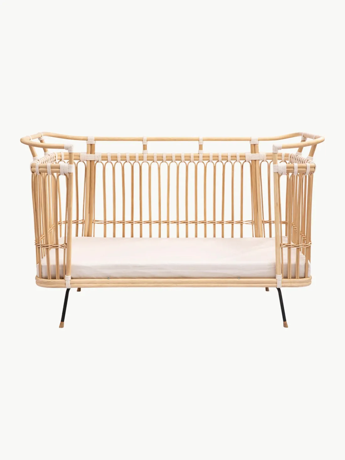 Cuna artesanal de ratán Paul