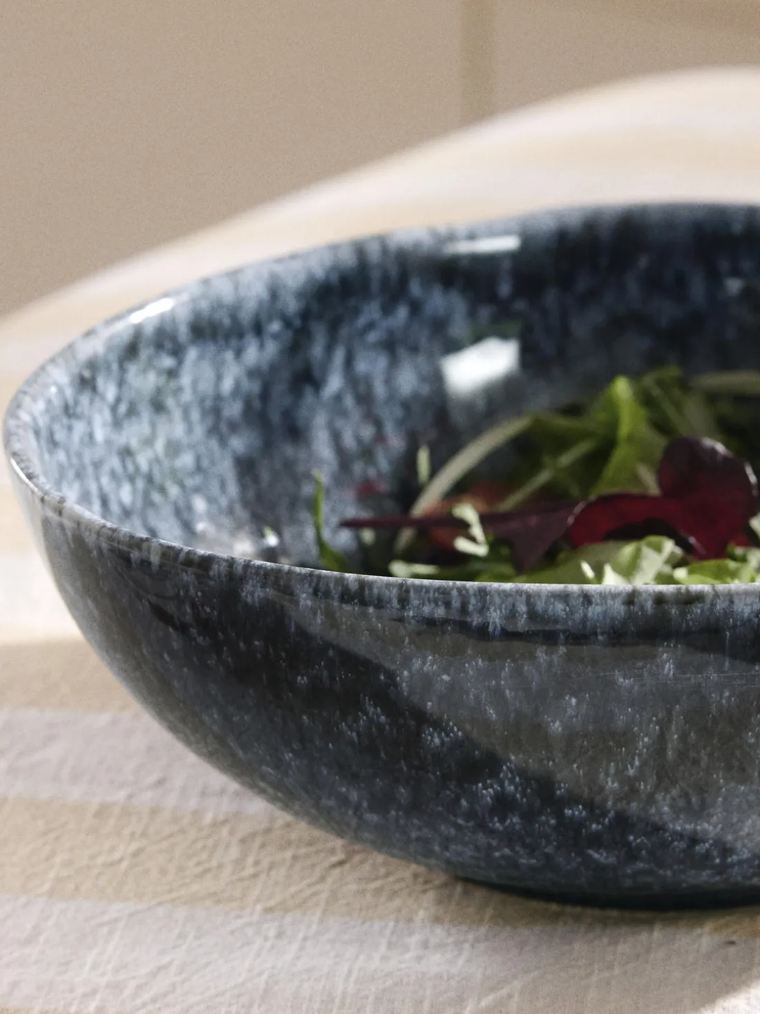 Ensaladera artesanal en forma orgánica Macey