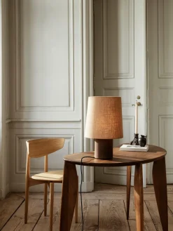 Escritorio de madera de nogal de forma orgánica Feve