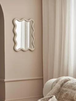 Espejo de cuerpo entero con marco ondulado Wave