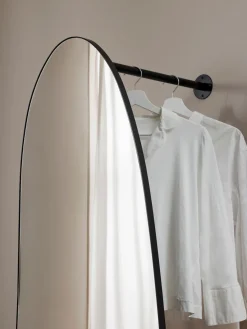 Espejo de pared con perchero y estante Ophelia