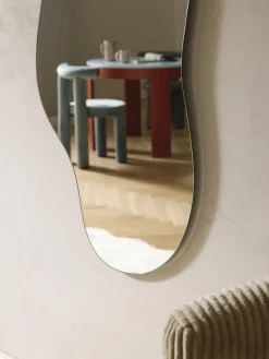 Espejo de pared sin marco en forma orgánica Lia