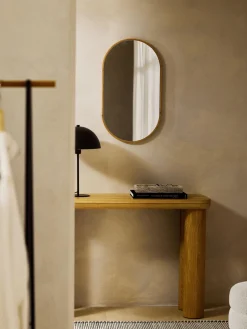 Espejo ovalado de pared con marco de roble Avery