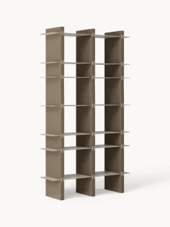 Estantería alta con elementos de metal Rami