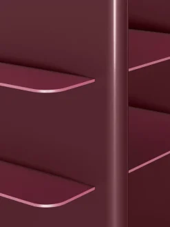 Estantería alta con elementos de metal Rami