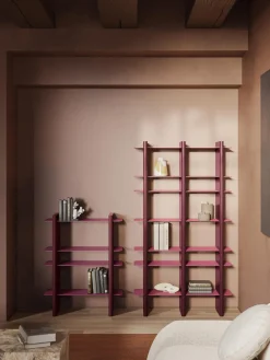 Estantería alta con elementos de metal Rami