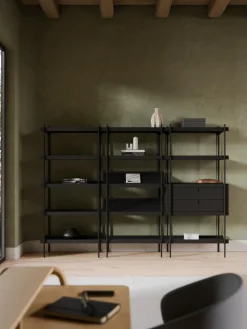 Estantería alta con marco inclinado Rio