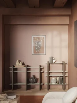 Estantería con elementos de metal Rami