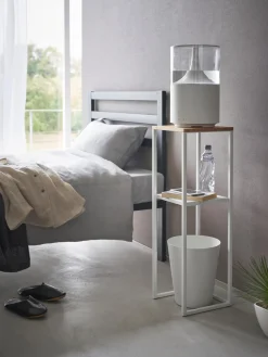 Estantería estrecha de metal y bambú Tower