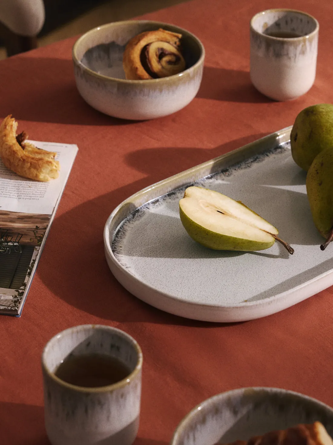 Fuente artesanal con esmalte reactivo Danza