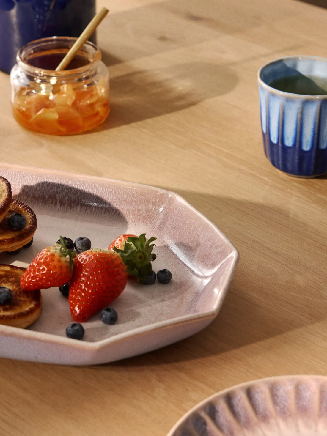 Fuente artesanal con esmalte reactivo Vinci