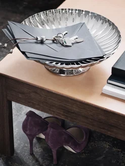 Fuente de acero inoxidable con relieves Bernadotte