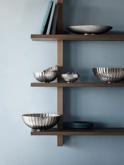 Fuente de acero inoxidable con relieves Bernadotte