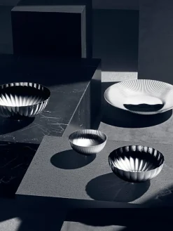 Fuente de acero inoxidable con relieves Bernadotte