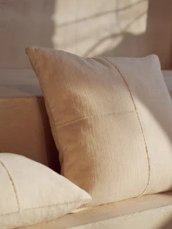 Funda de cojín artesanal con costura decorativa Terre