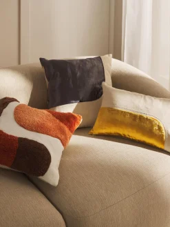 Funda de cojín artesanal con relieves Malu