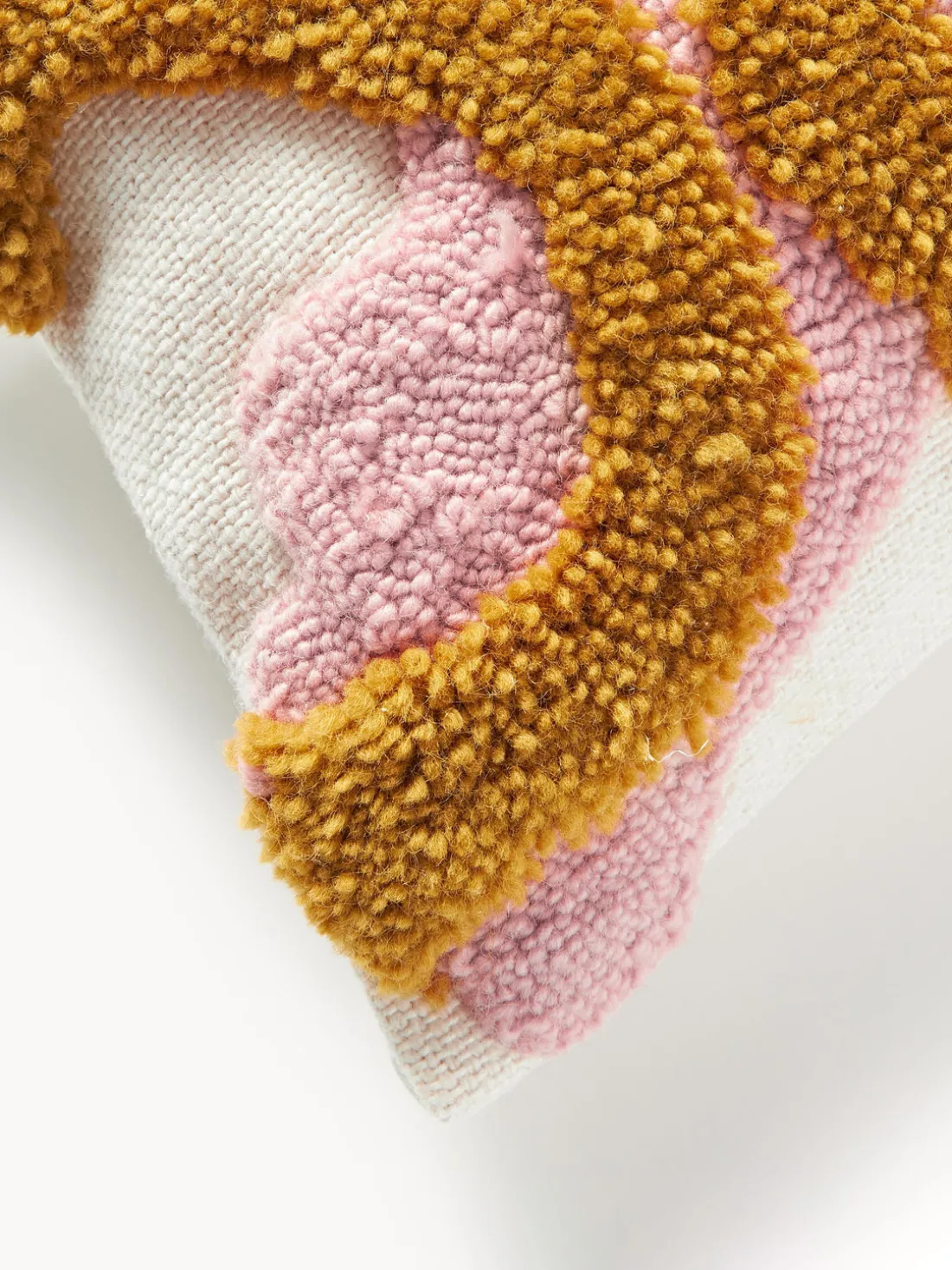 Funda de cojín artesanal con tejido capitoné Jiri