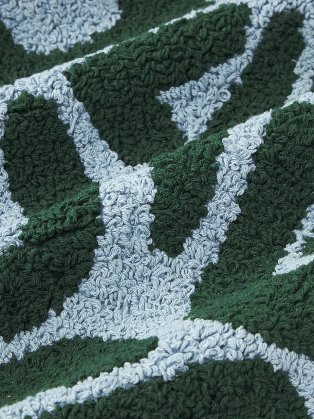 Funda de cojín artesanal con mechones en bucle Soma